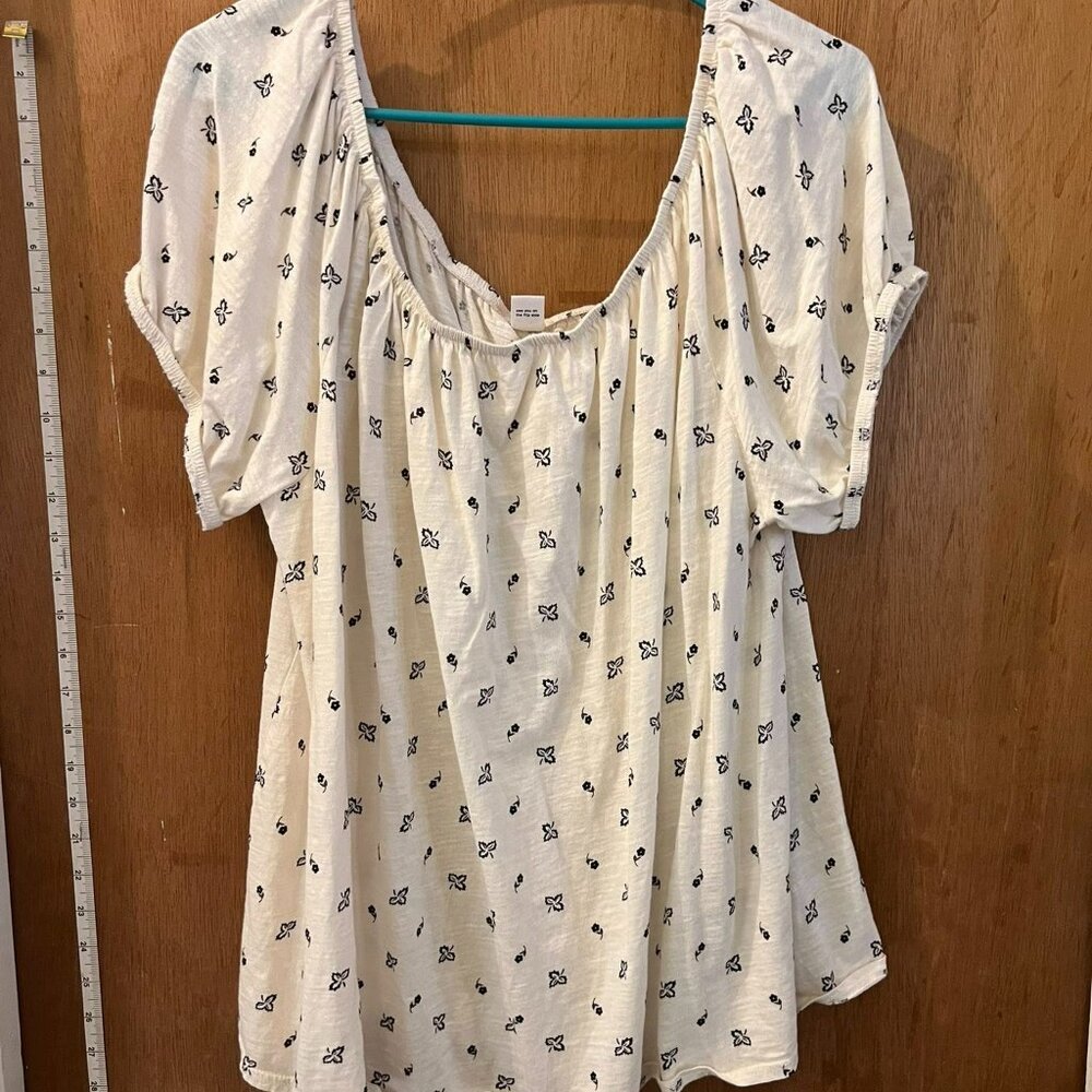 ❤️‍🔥❤️‍🔥Size XXL - Old Navy - White Short Sleeve Peasant Blouse w/Design